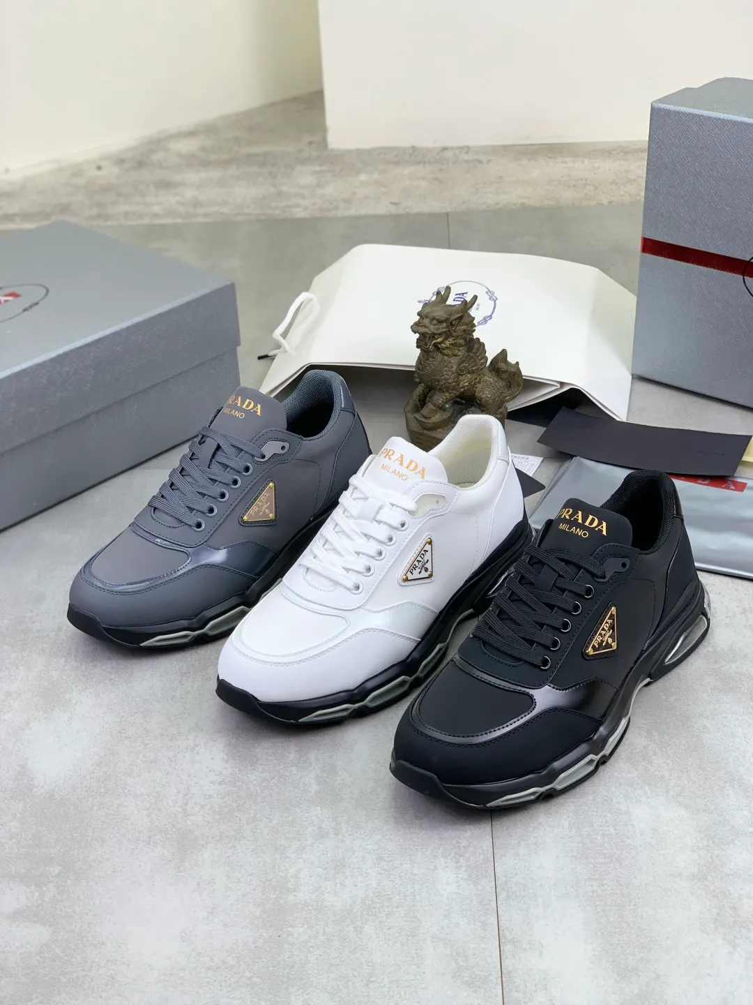 Men's men's shoes 💰pP640 💰[New model] The top version is now available on the official website, 🆘 The air-cushion shock-absorbing thick-soled trendy brand (Prada) is the main popular model, the avant-garde and versatile fashionable men's shoes are privately modeled, and the cowhide surface is spliced 1:1.. The fashion is simple, the original imported cowhide feet; the atmosphere, personality, more fashionable, eye-catching, and pursuit of class, it will subvert the old idea, and be with you to spend time with fashion trendsetters! Must keep for yourself ! Tall and comfortable, large and low, high-end quality workmanship. Size: 38-45; 3️⃣colors available.
